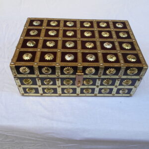 handcrafted mango wood jewellery box – elegant brown strip design vanity organizer