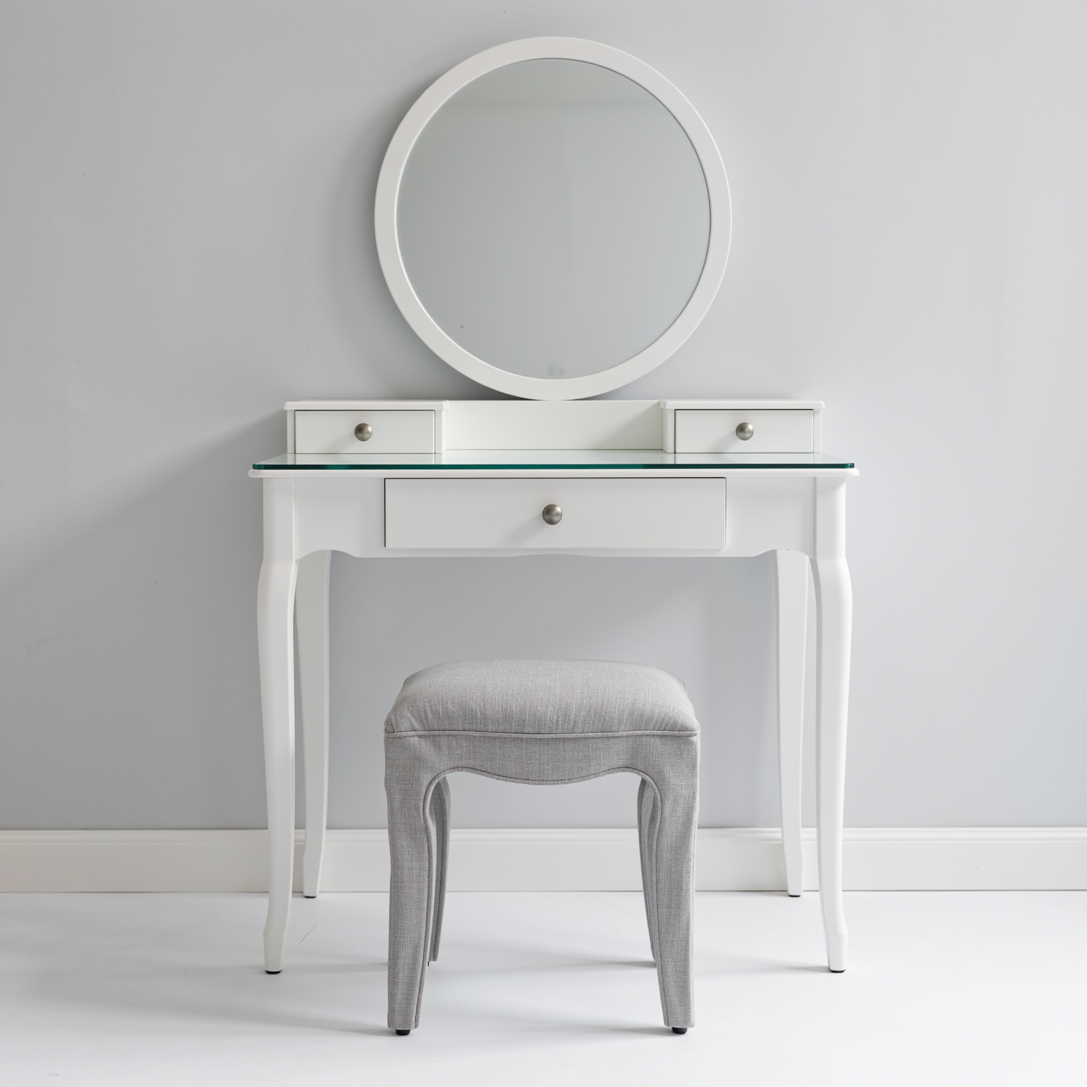 the graceful one – white dressing table with gold carved detailing